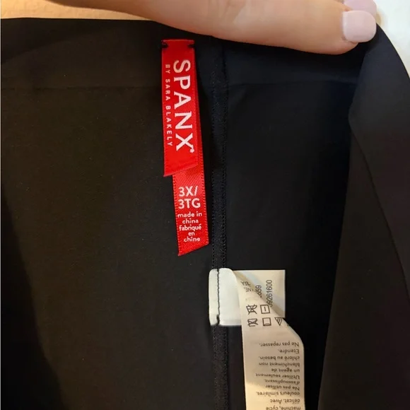 Spanx Shapewear Shorts size 3X Black - Picture 4 of 4